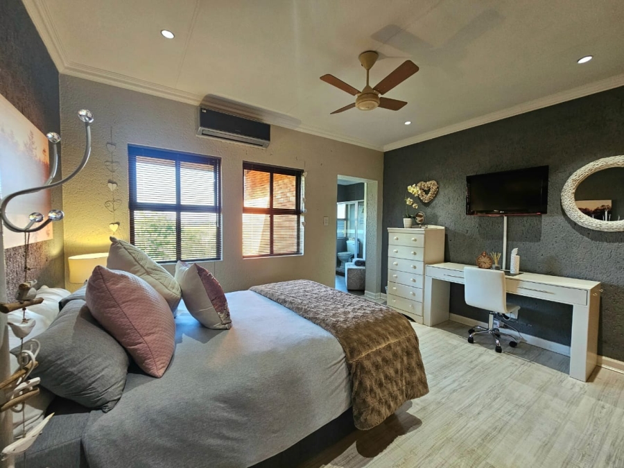 5 Bedroom Property for Sale in Grimbeeck Park North West